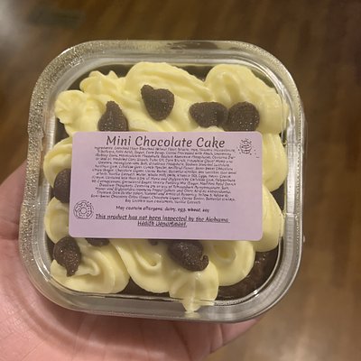 Mini Chocolate Cake W/Vanilla Frosting