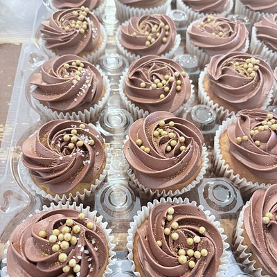 12 Cupcakes