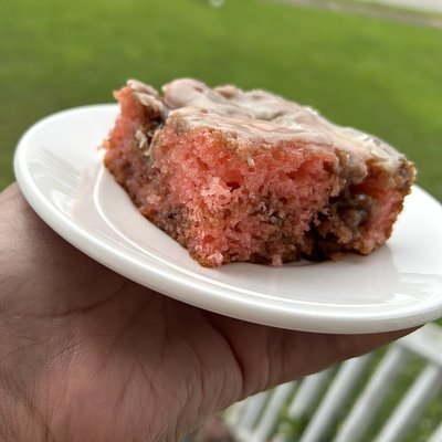 Strawberry Honeybun Cake