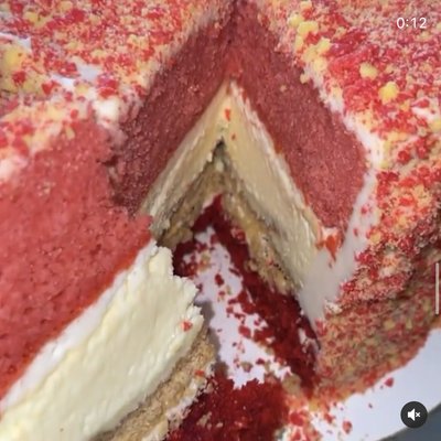 Strawberry Cheesecake Crunch Cake
