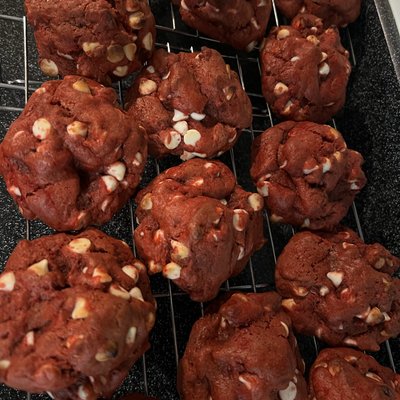Red Velvet Cookies (12 Count)
