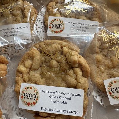 Homemade White Chocolate Macadamia Nut Cookies 
