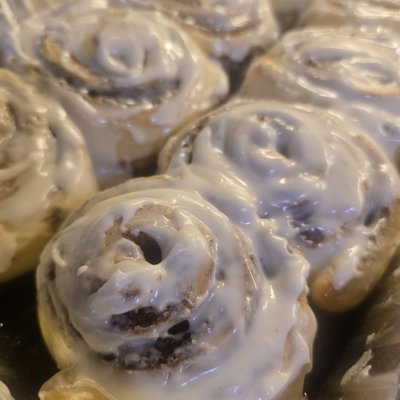 Iced Cinnamon Rolls Tray (8)