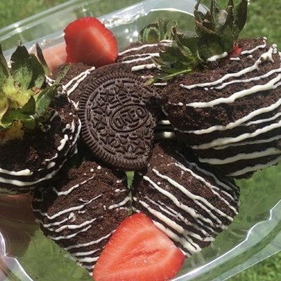 Oreo Covered Berries (12 Count)