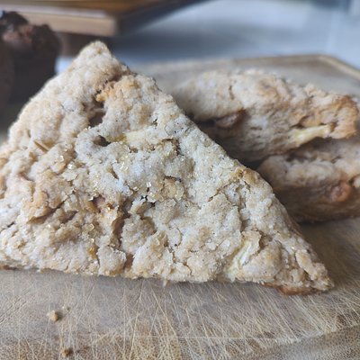 Salted Carmel Apple Scones
