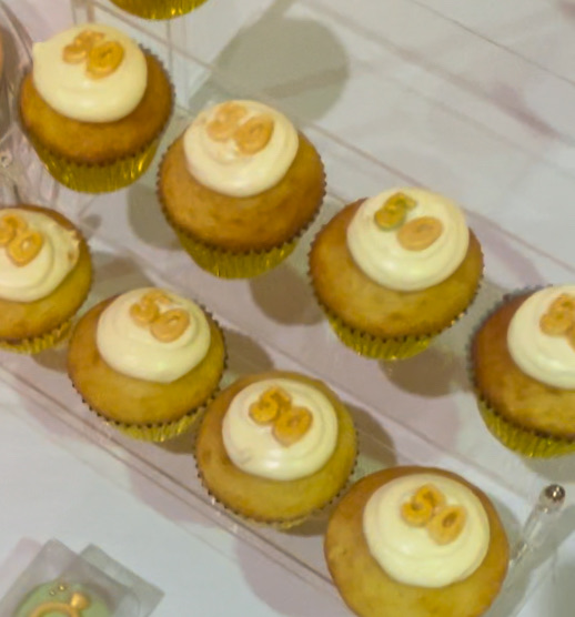 24 Cupcakes 