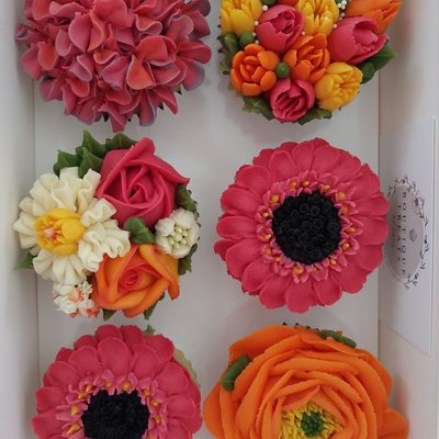 Boxed Floral Cupcakes