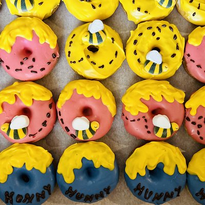 Honey Bee Mini Donut Cakes 