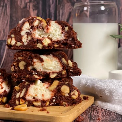 Red Velvet Cream Cheese Cookie