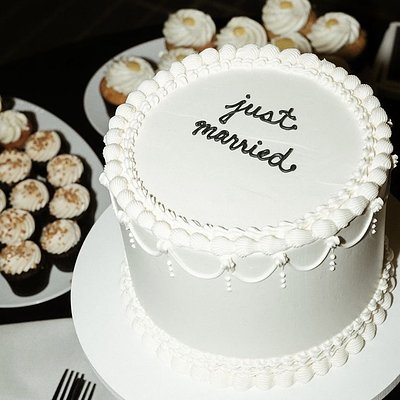8INCH ROUND WEDDING CAKE 