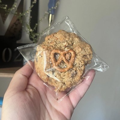 Pretzel & Chocolate Chip Cookies (dozen)