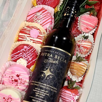 Customized Treat Boxes (Text Me For More Info)