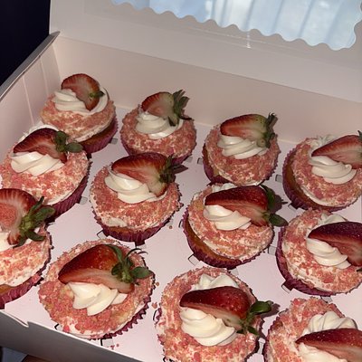 Strawberry Crunch Cupcakes