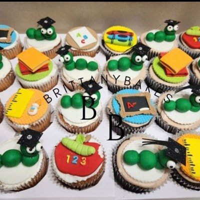 Custom Jumbo Cupcakes/Cupcake Cakes