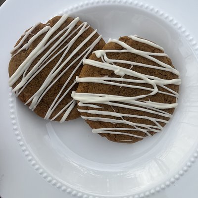 Small Gingerbread with White Chocolate Drizzle 