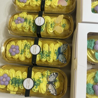 Vanilla Mini Cakes 1 Dozen