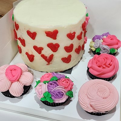 4 Inch Bento Cake & 5 Cupcakes - Vanilla