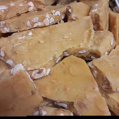 Homemade Peanut Brittle(8×8)