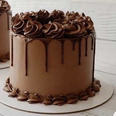 Vanilla Cake With Chocolate Buttercream 