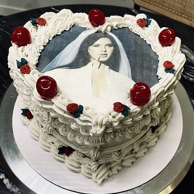 The 10-Inch Cake: For Crowd-Pleasing Moments