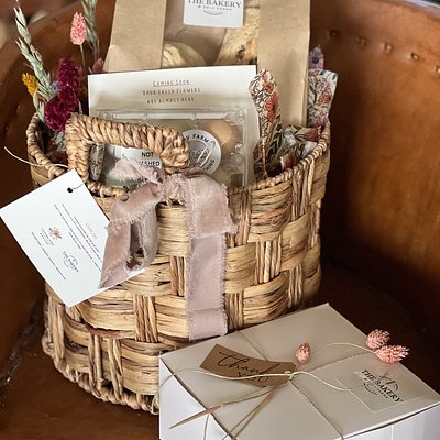 Welcome Basket And 4 Weeks Flower Delivery 
