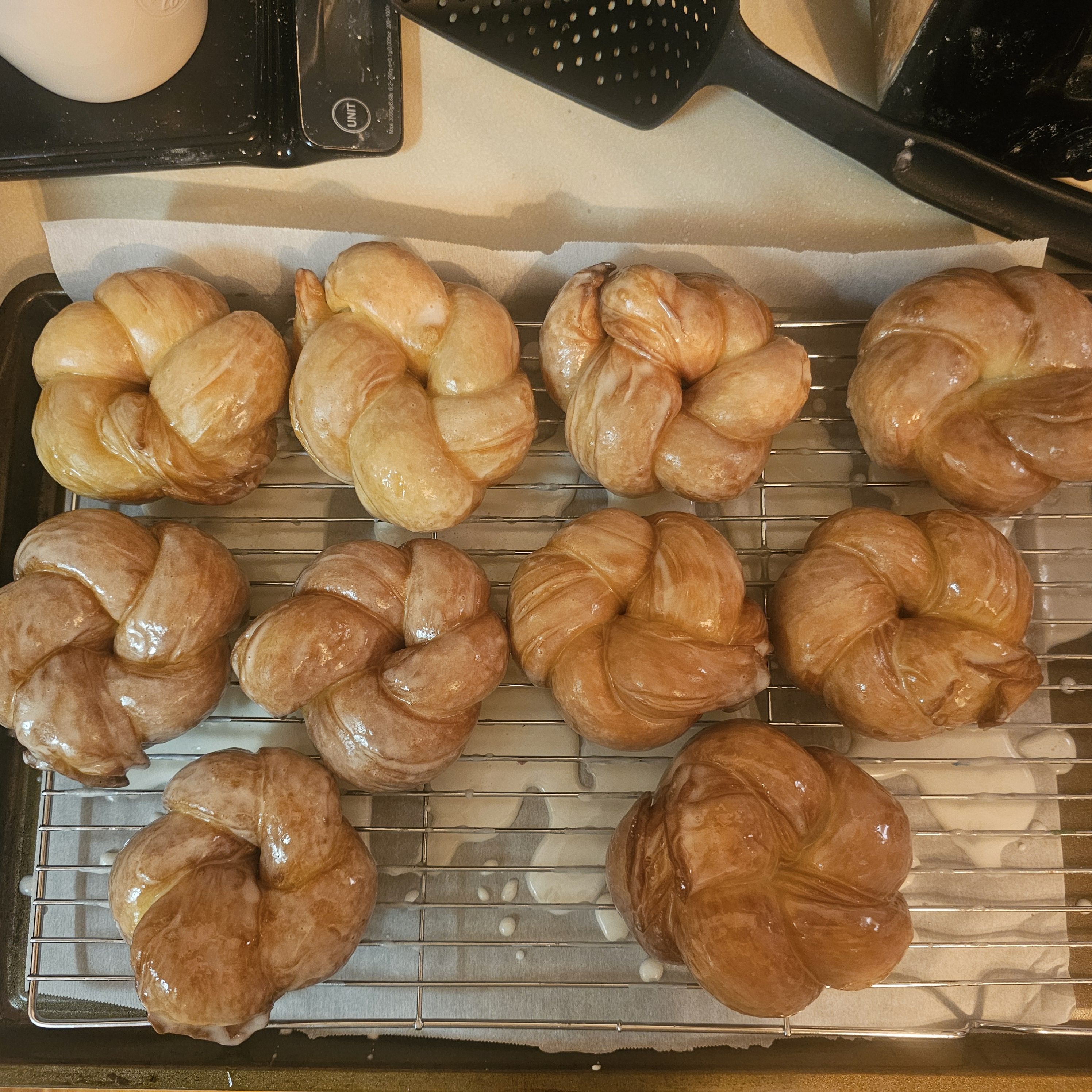 Glazed Donut Knots 6ct