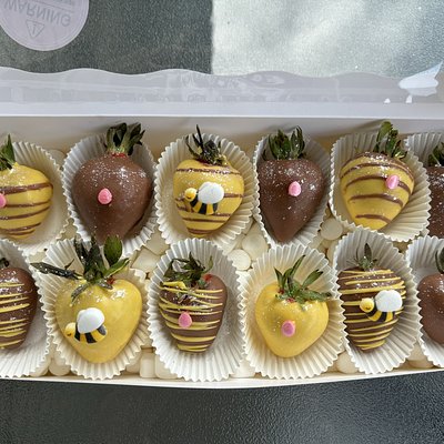 Chocolate Covered Strawberries - One Dozen