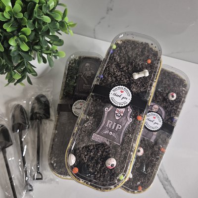 Vanilla Buttercream Grave Yard Cakes 12ct