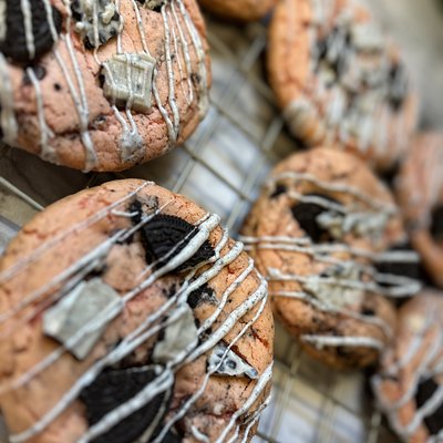strawberry oreo cookies