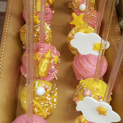 Customized Cake Pops
