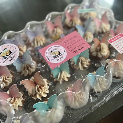 24 Mini Cupcakes 