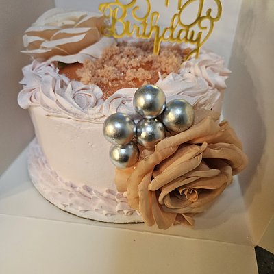 8 inch 2 Layer Guava Nectar Cake