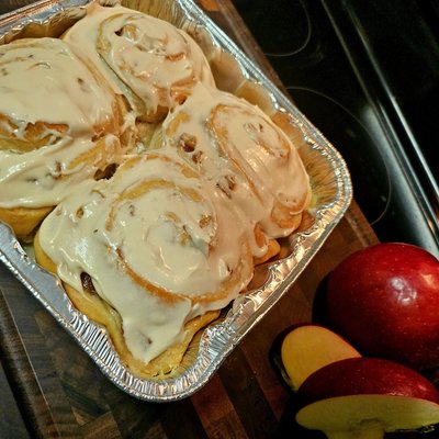 Cinnamon Apple Cinnamon Rolls (4 Count)