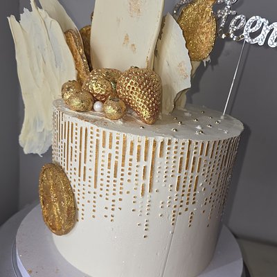 White and gold Cake