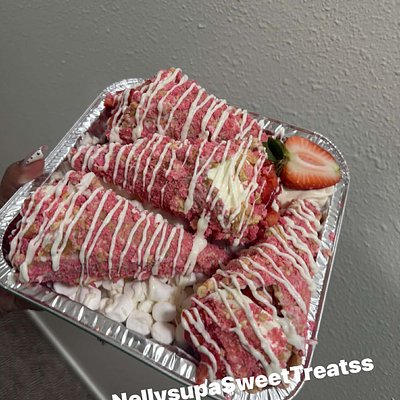 Strawberry Crunch Cheesecake Cones (4ct)