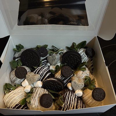 Cookies & Cream Strawberries (Dozen)