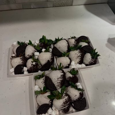 Half a Dozen Strawberries with Toppings 