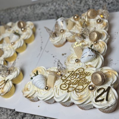 Custom Pull-A-Part Cake 