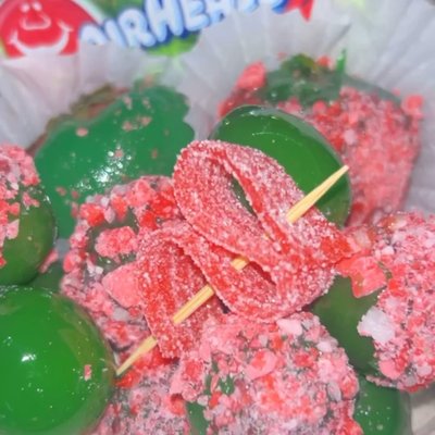 Small Candy Fruit  Grapes W/ Strawberries 