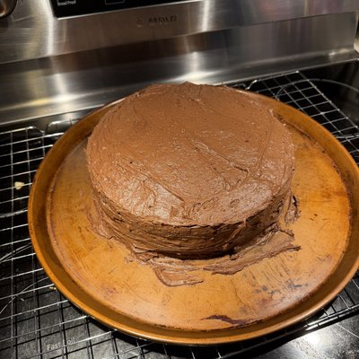 Vanilla Cake With Chocolate Frosting 