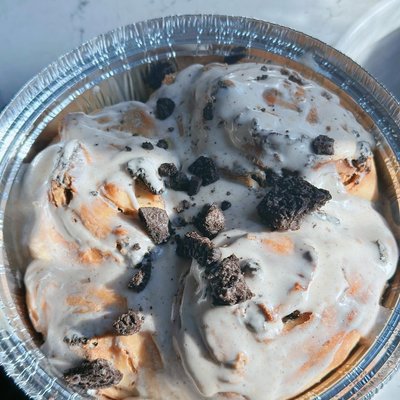 Peanut Butter & Oreo Rolls