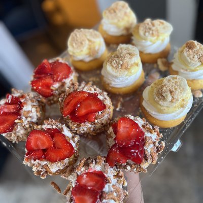 Custom Cupcakes 