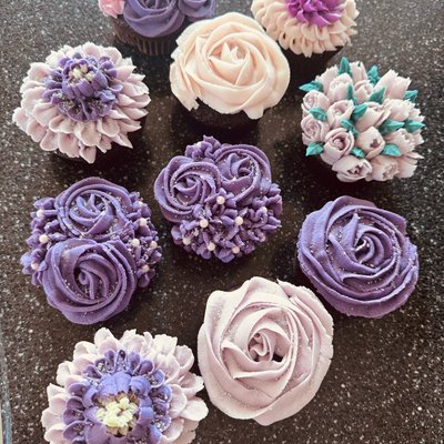 24 Floral Cupcakes 