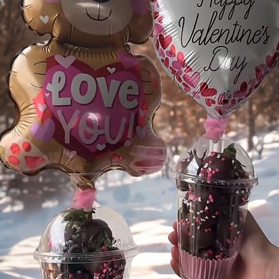 V-Day STRAWBERRY CUP W/BALLOON 