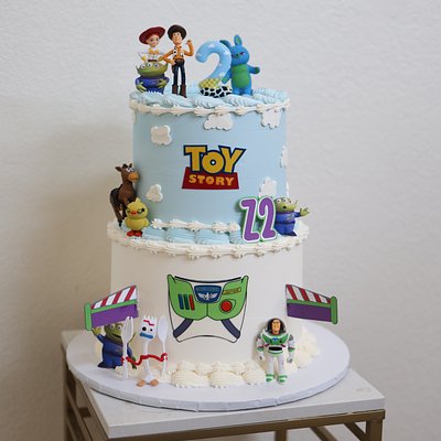 Medium Tiered Cake *35-40 Servings 