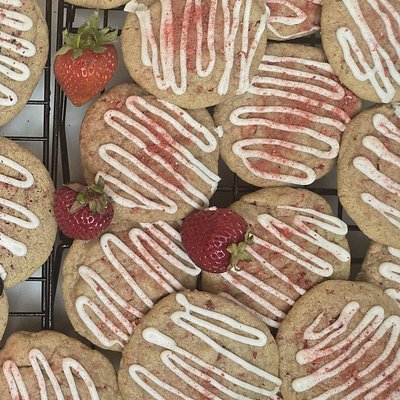 Iced Strawberry Cookie