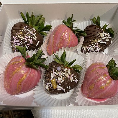Chocolate Dipped Strawberries - Half Dozen