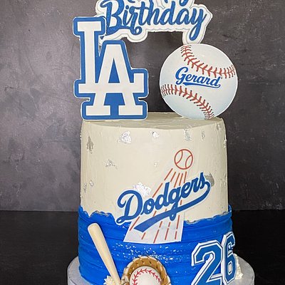6 in Custom Cakes