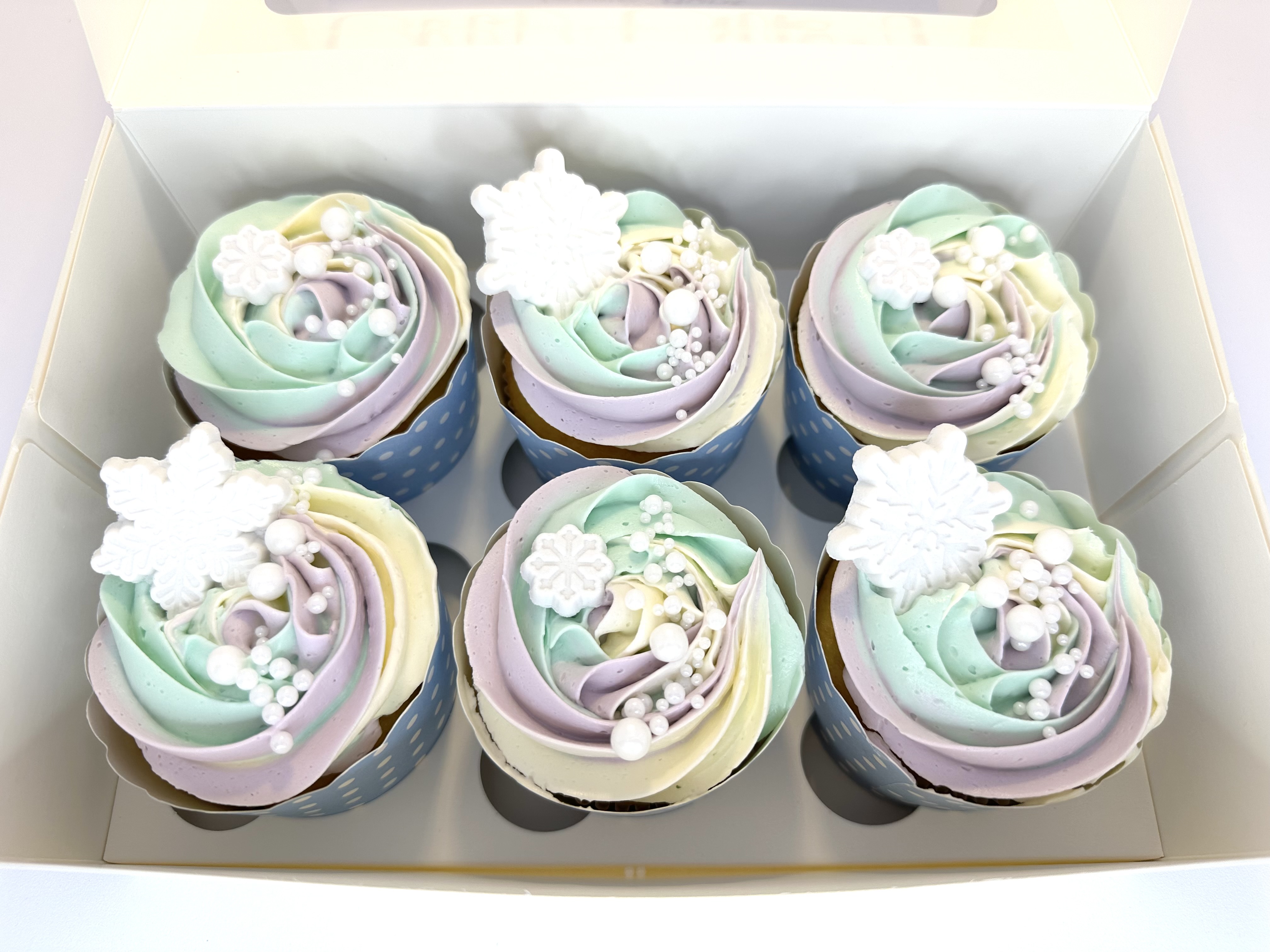 12 Cupcakes 