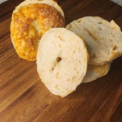 Pepper Cheese Bagels (4 Pack) 